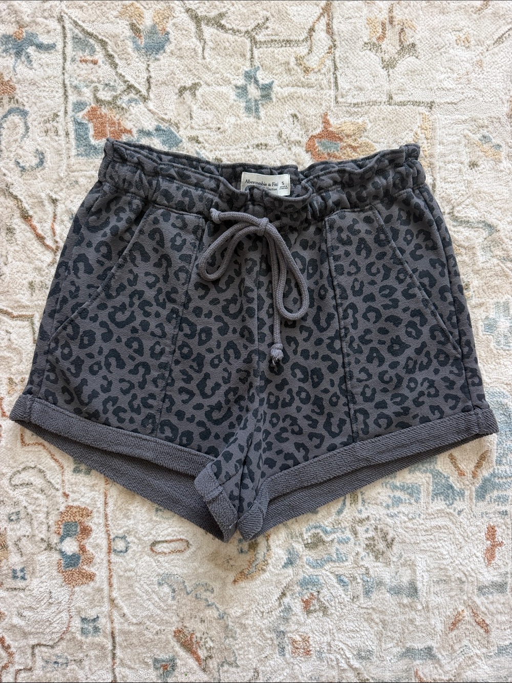 Abercrombie & Fitch Dark Charcoal Leopard Print paperbag  Shorts size SMALL